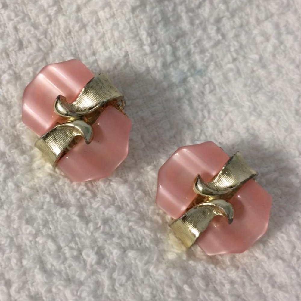 Vintage Pink & Gold Tone Clip Earrings